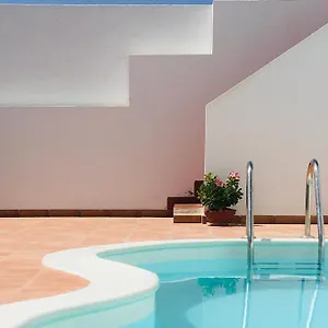 Surfers Retreat Hostel