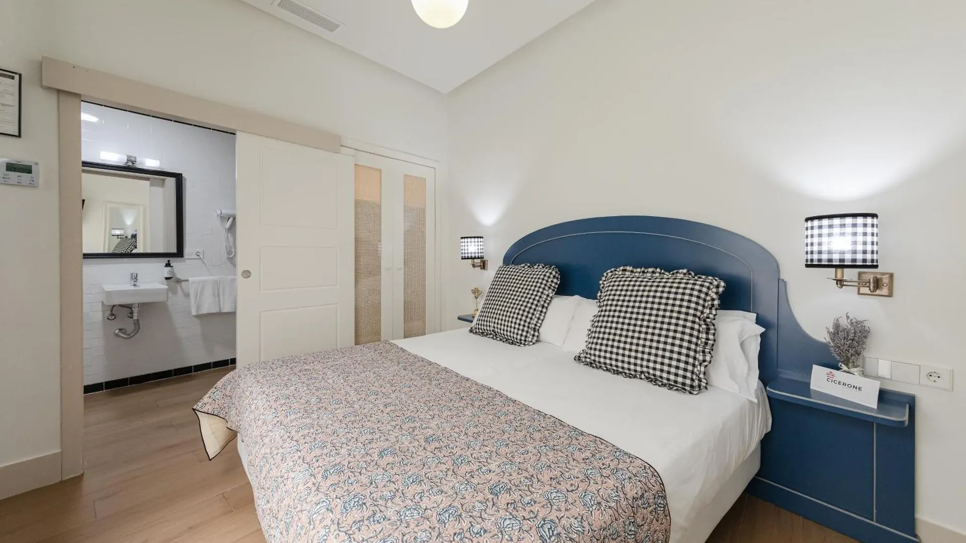 Nuea Cicerone Hotel Seville