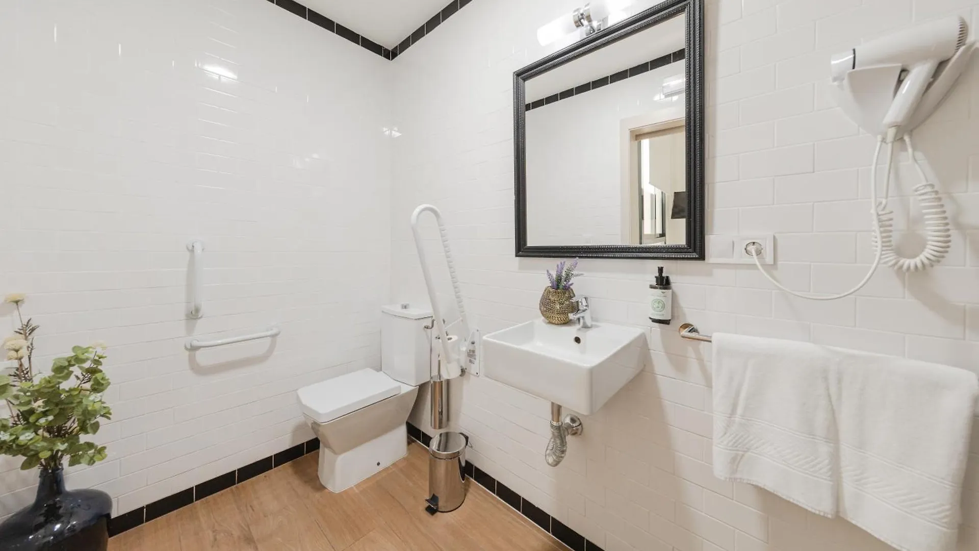 ** Guest house Nuea Cicerone Hotel Seville Spain