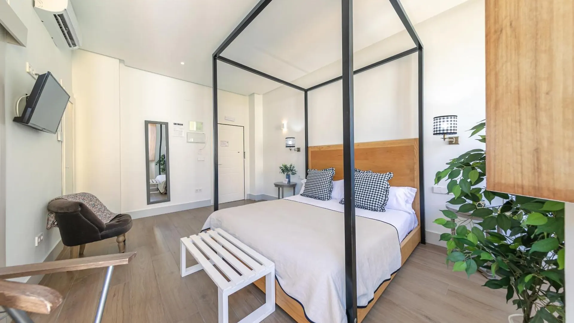 ** Guest house Nuea Cicerone Hotel Seville Spain